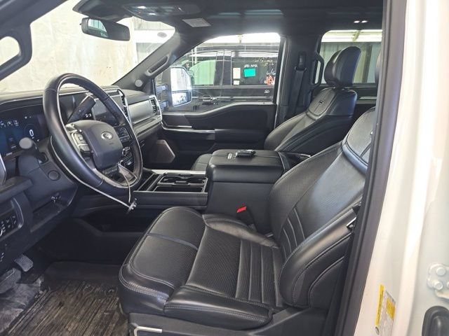 Used 2025 Ford F450 Platinum w/ FX4 Off-Road Package AWD/4WD image 6