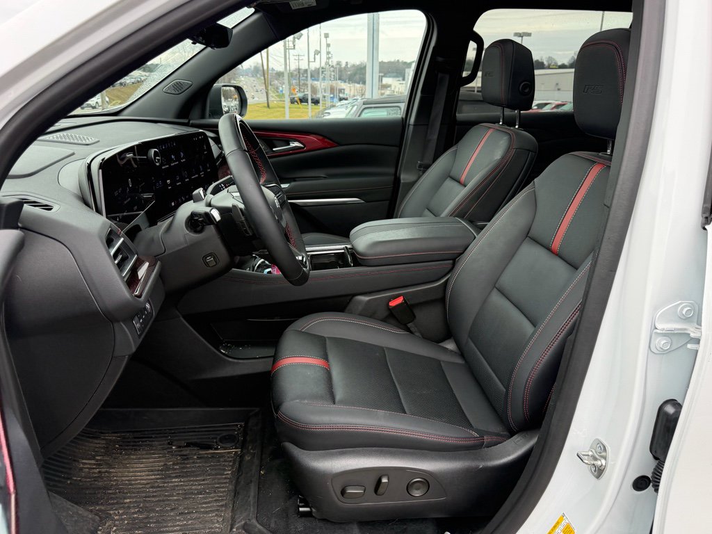 Used 2024 Chevrolet Traverse RS image 16