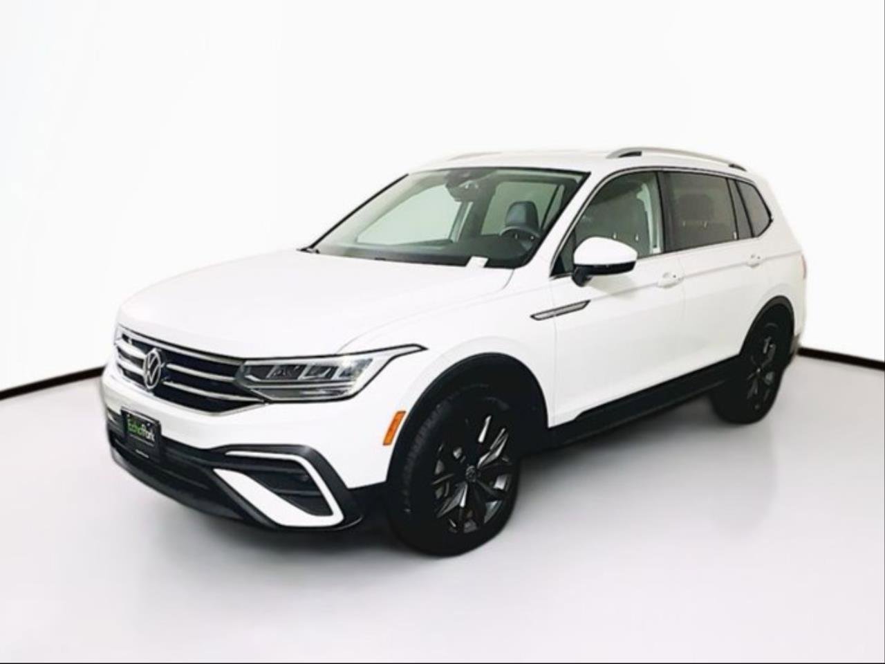 Used 2022 Volkswagen Tiguan SE image 3