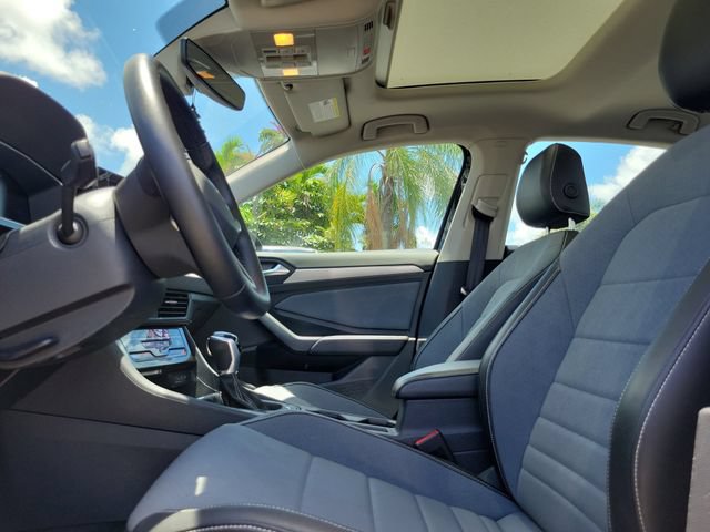 Used 2025 Volkswagen Jetta SE FWD image 16