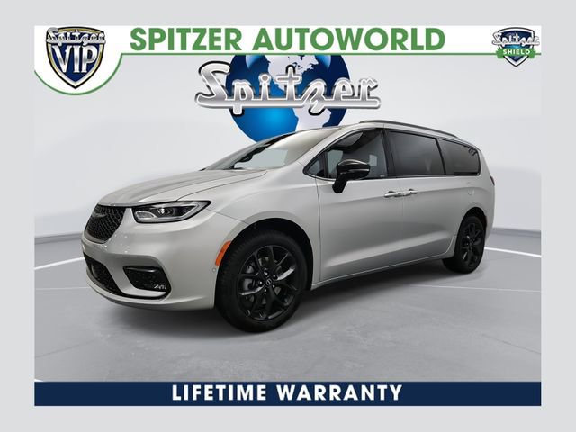 New 2026 Chrysler Pacifica Limited w/ S Appearance Package