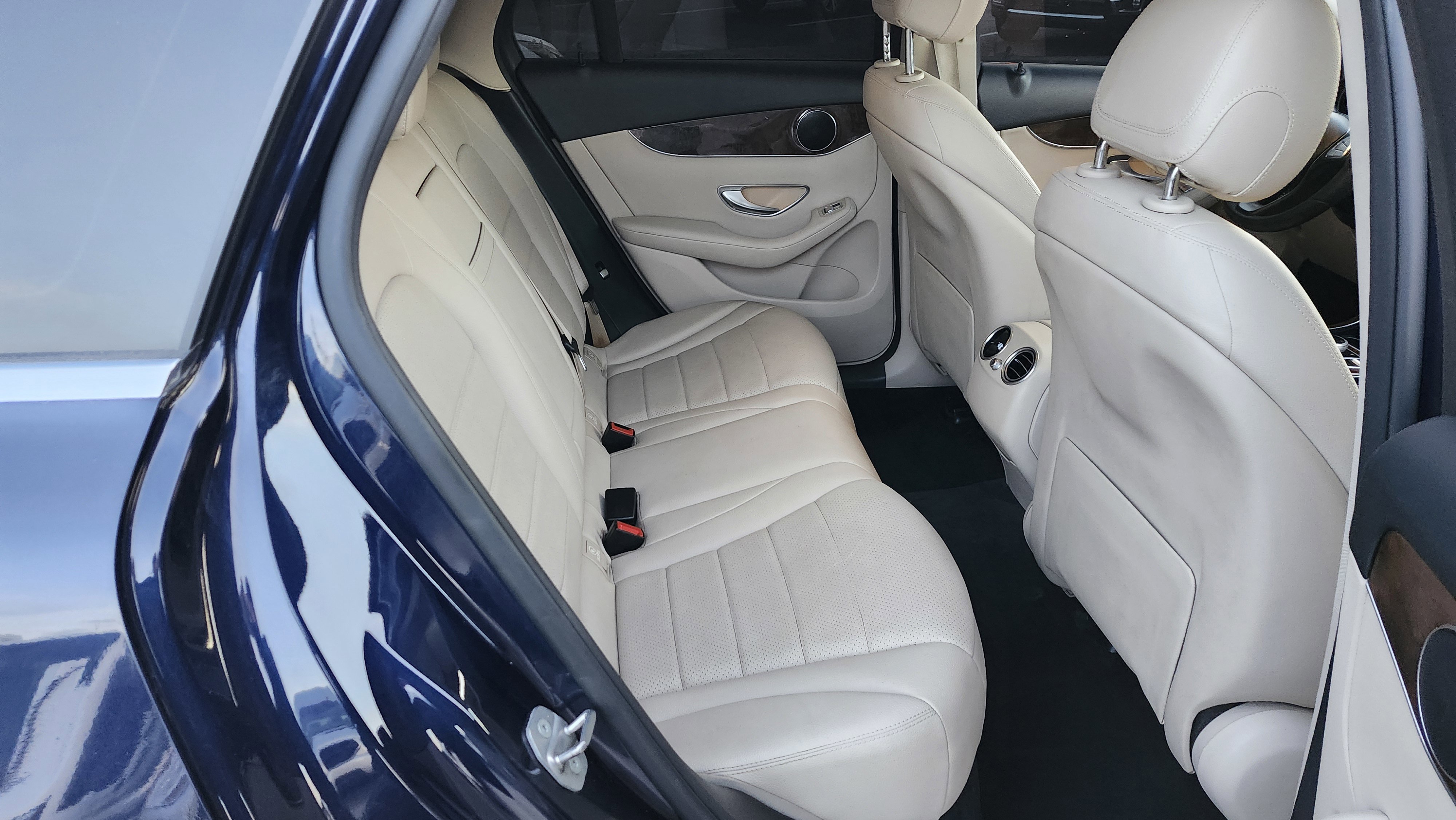 Used 2017 Mercedes-Benz GLC 300 w/ Premium 1 Package image 20