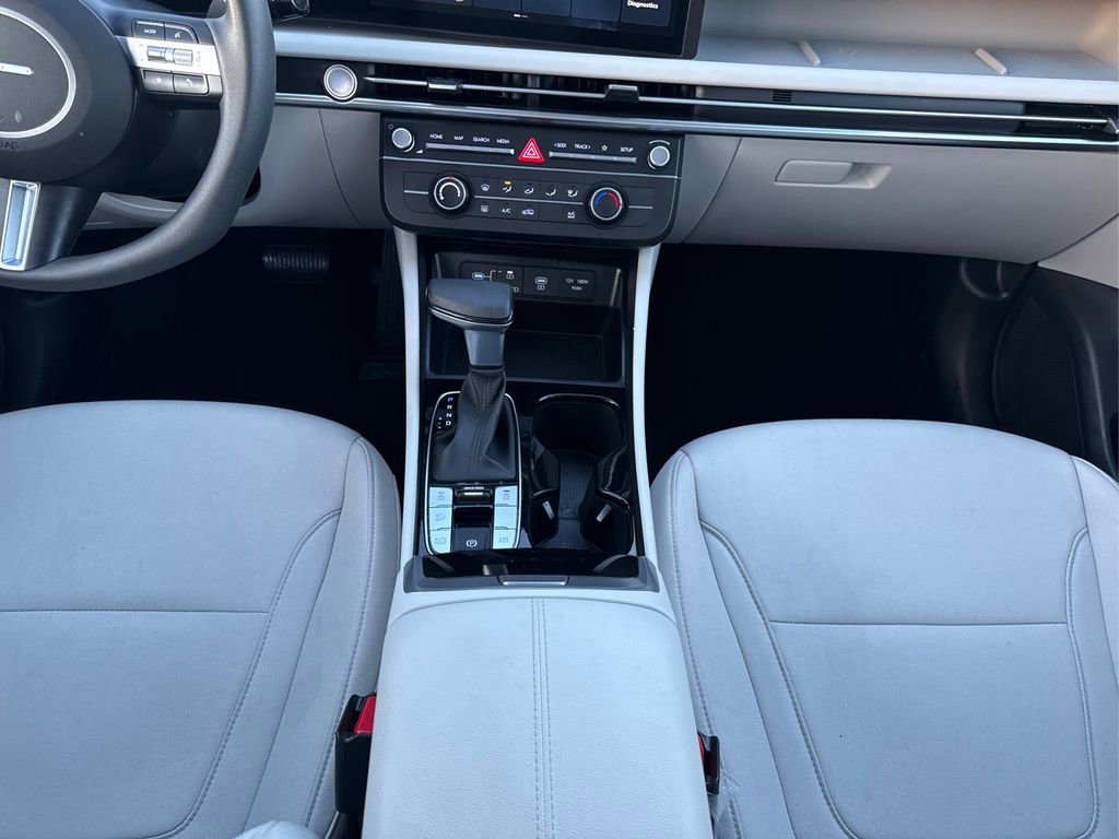 Certified 2025 Hyundai Tucson SE image 19