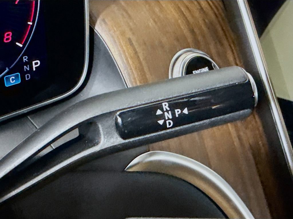 Used 2025 Mercedes-Benz GLC 300 4MATIC image 16