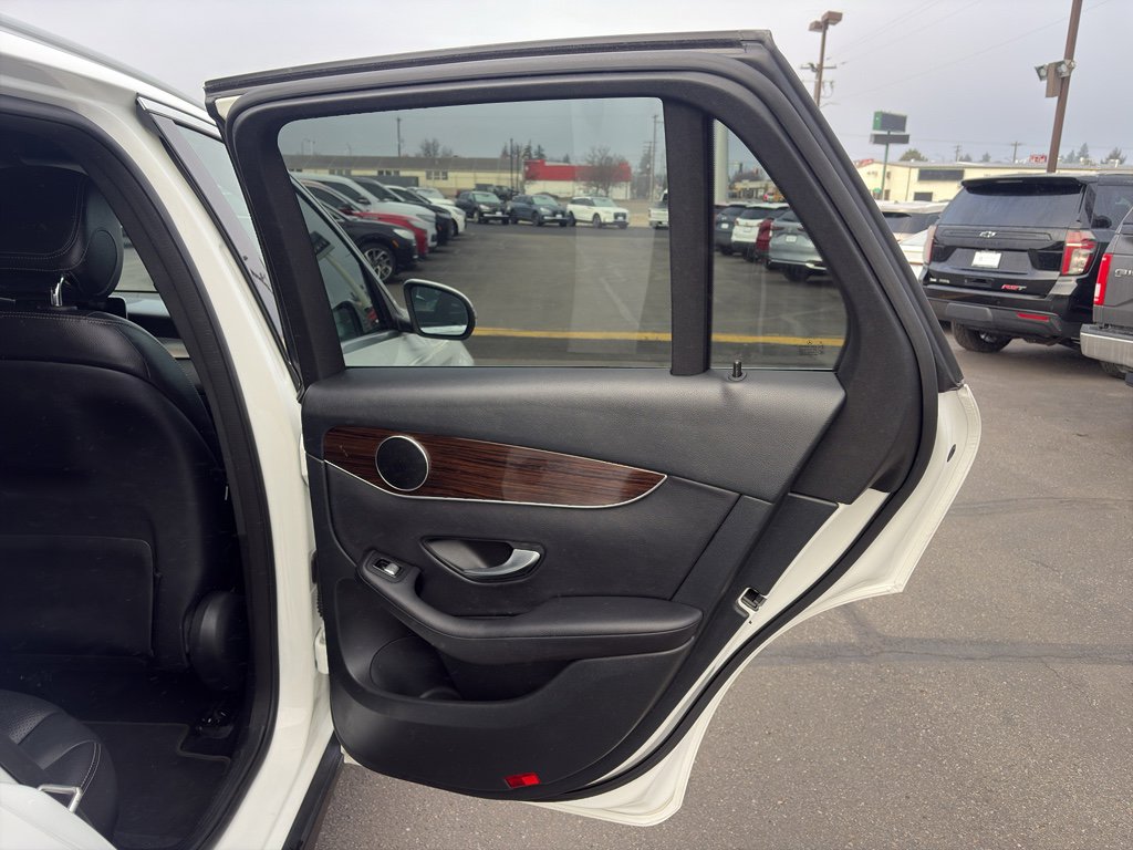 Used 2020 Mercedes-Benz GLC 300 4MATIC image 16