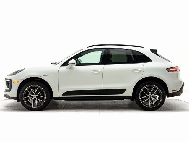 Certified 2025 Porsche Macan image 2