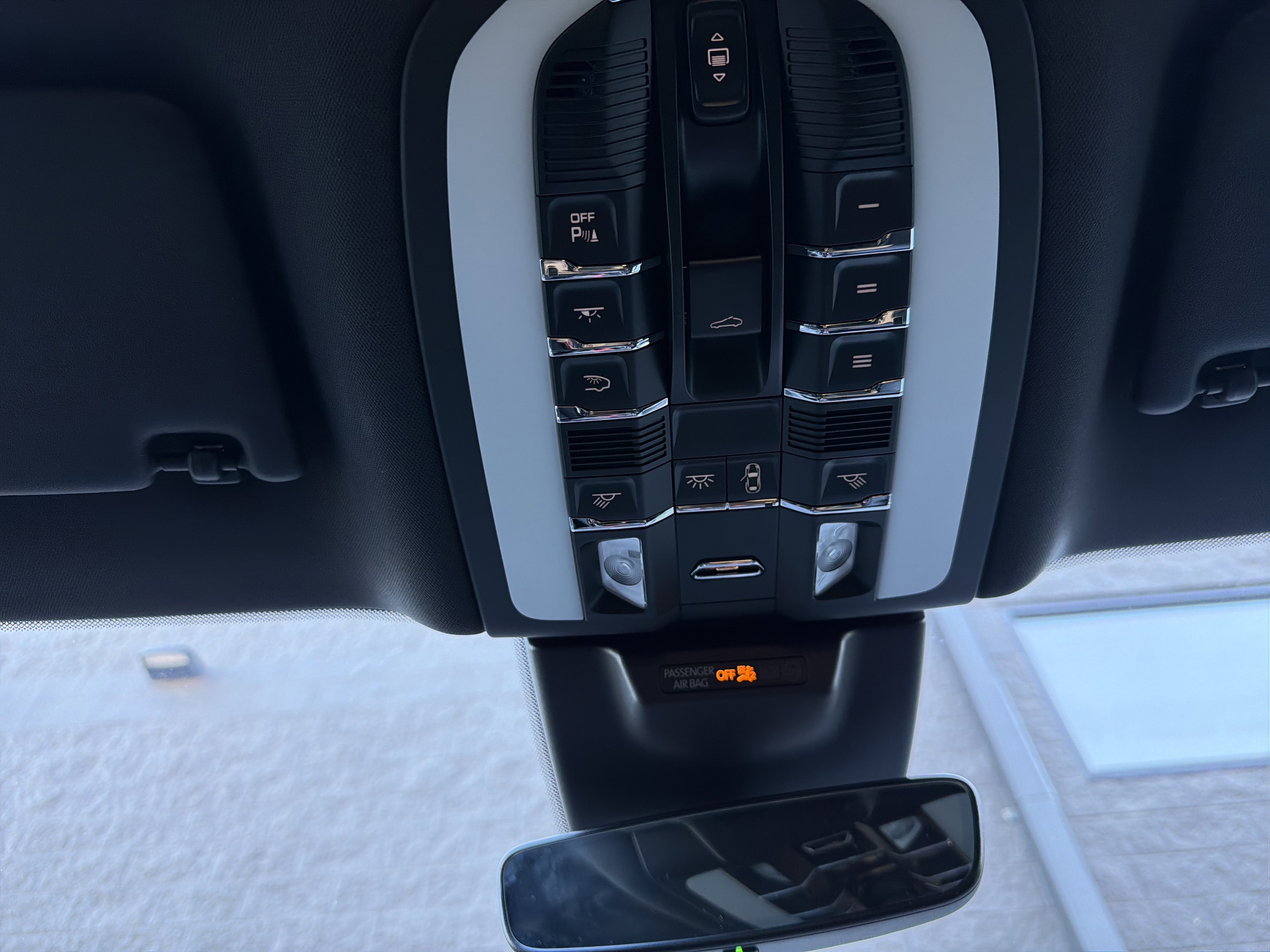 Certified 2025 Porsche Macan image 23