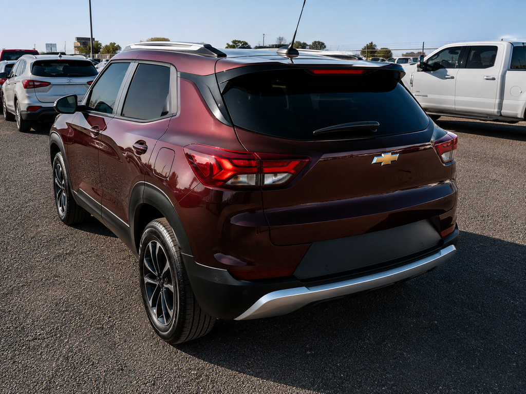Used 2025 Chevrolet TrailBlazer LT FWD image 4
