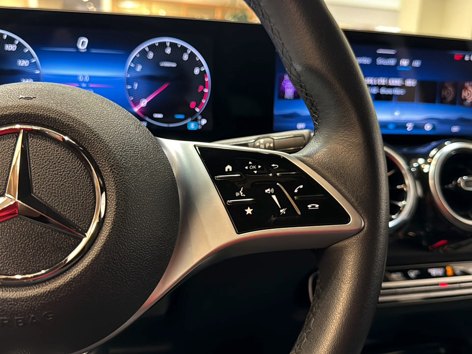 Certified 2025 Mercedes-Benz GLB 250 image 24