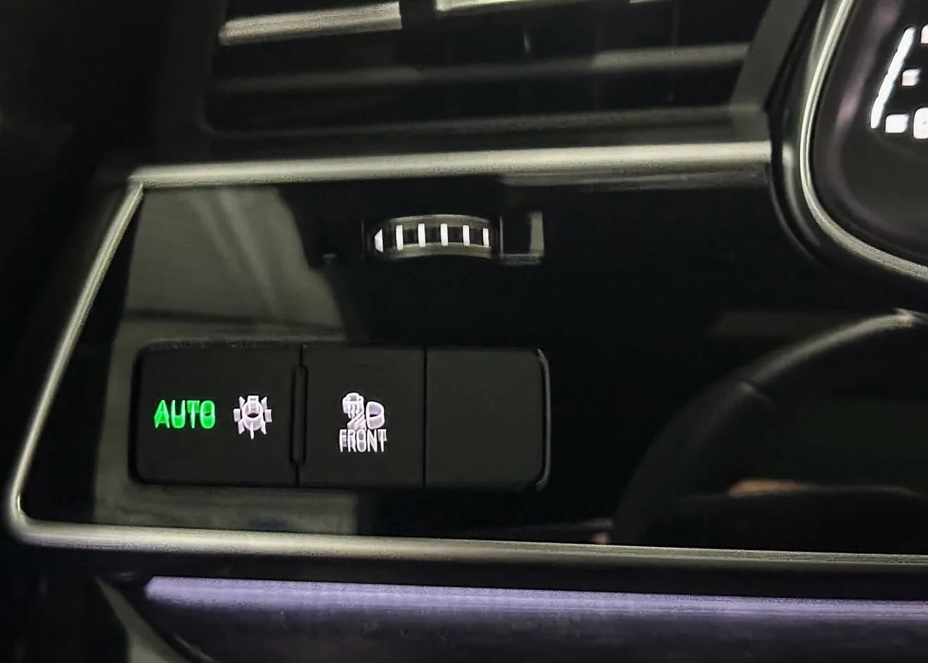 Used 2022 Audi SQ8 Premium Plus w/ Black Optic Package AWD/4WD image 33