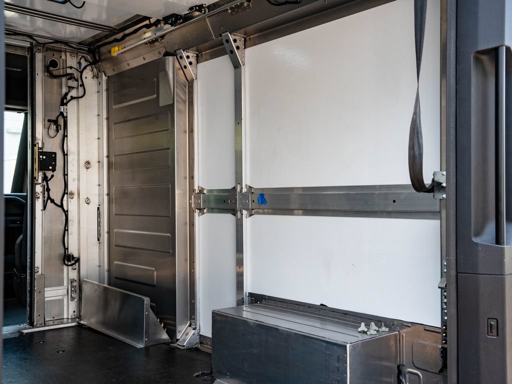 Used 2025 Chevrolet Brightdrop 400 FWD image 37