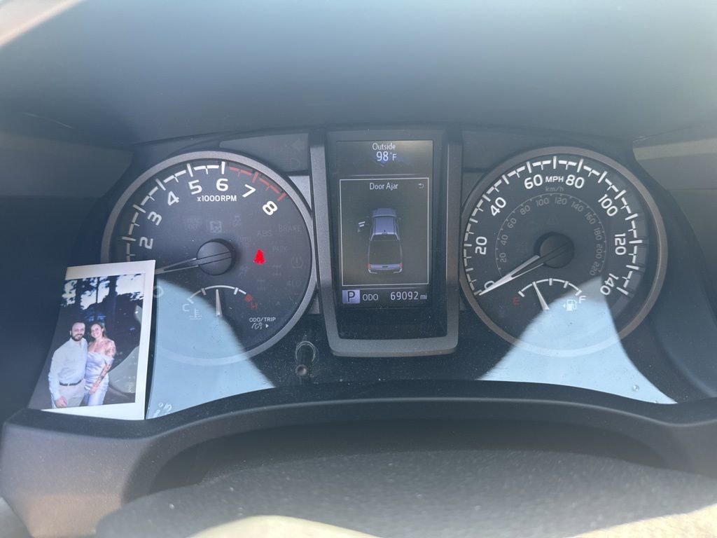 Used 2017 Toyota Tacoma TRD Sport w/ Premium & Technology Package image 10