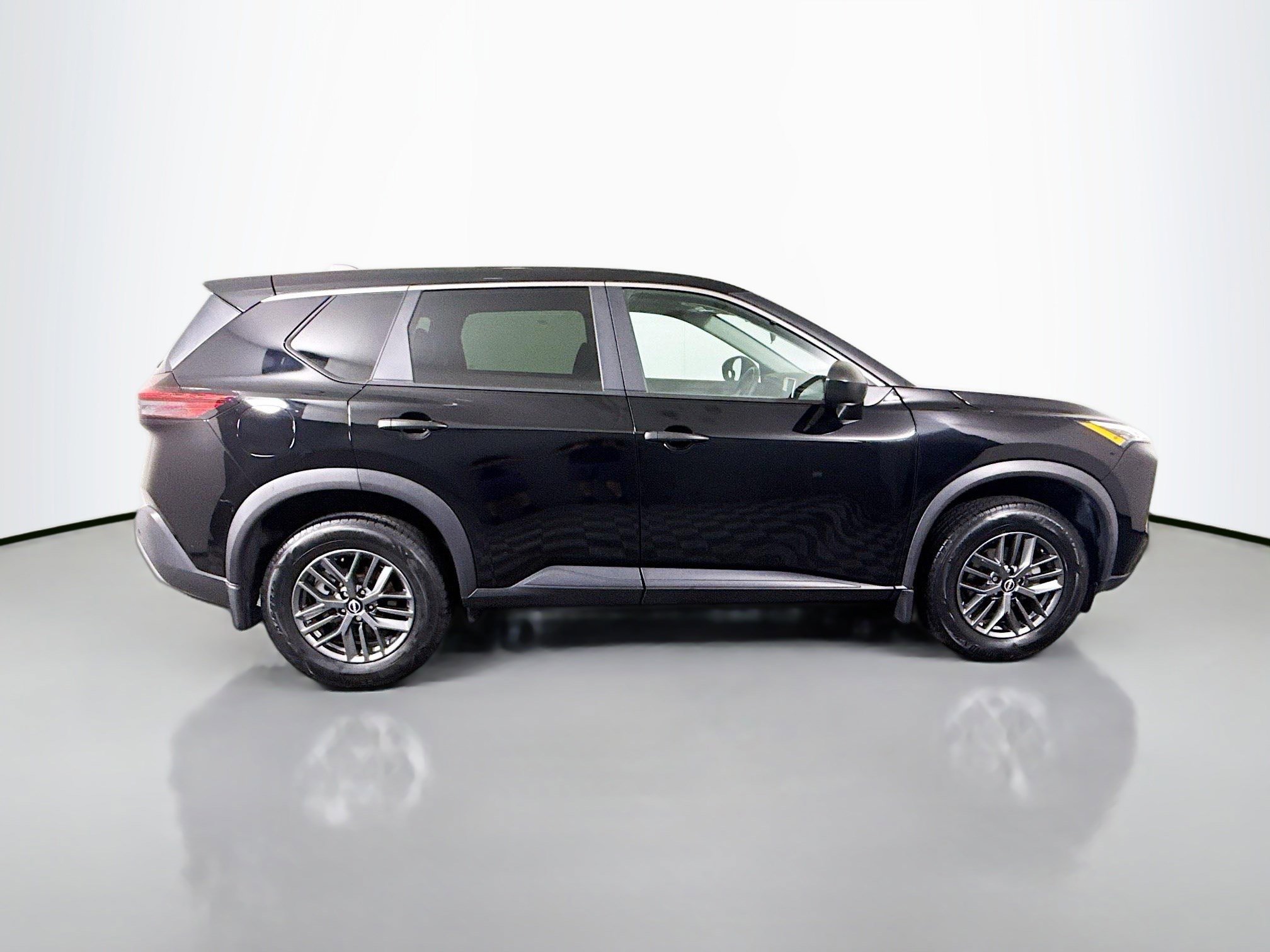Used 2023 Nissan Rogue S FWD image 11