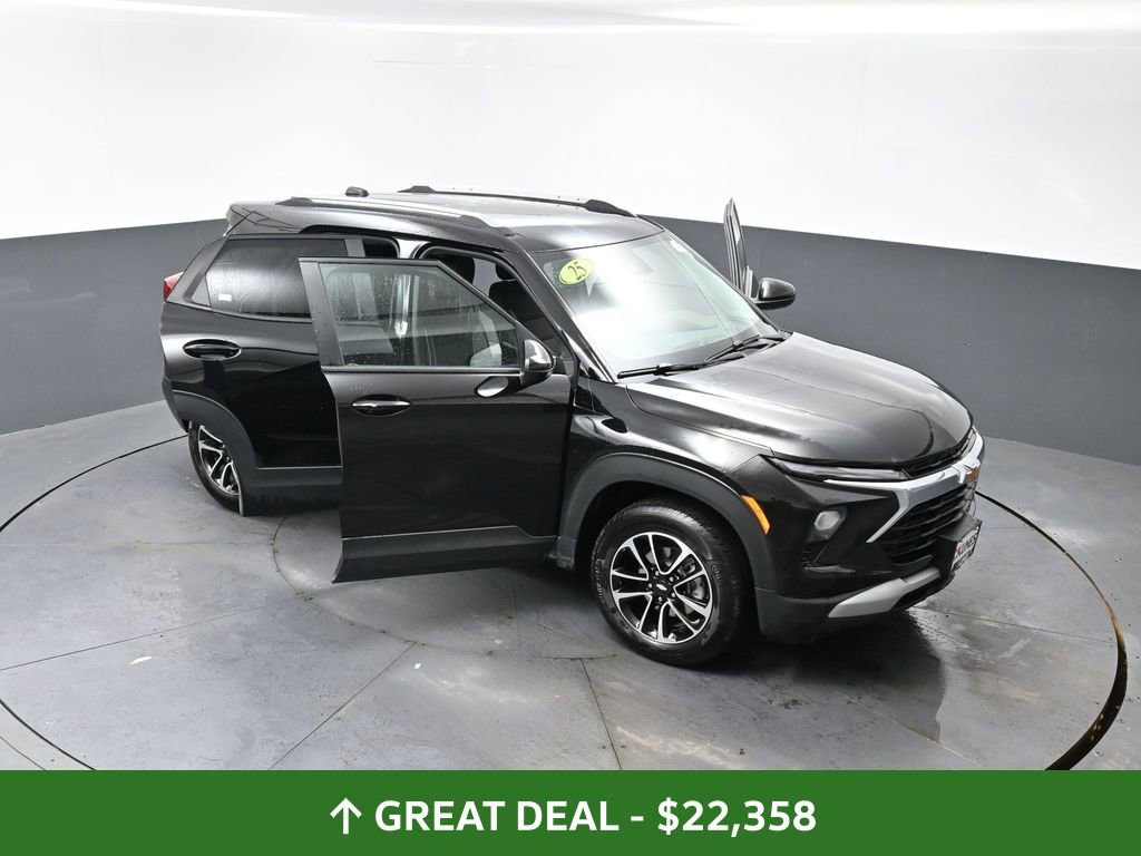 Used 2025 Chevrolet TrailBlazer LT w/ Driver Confidence Package image 37