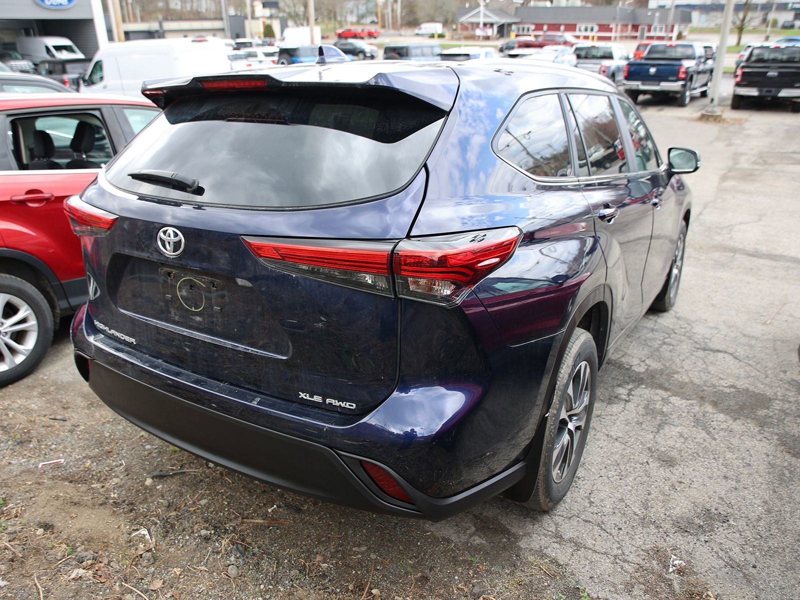 Used 2023 Toyota Highlander XLE image 6