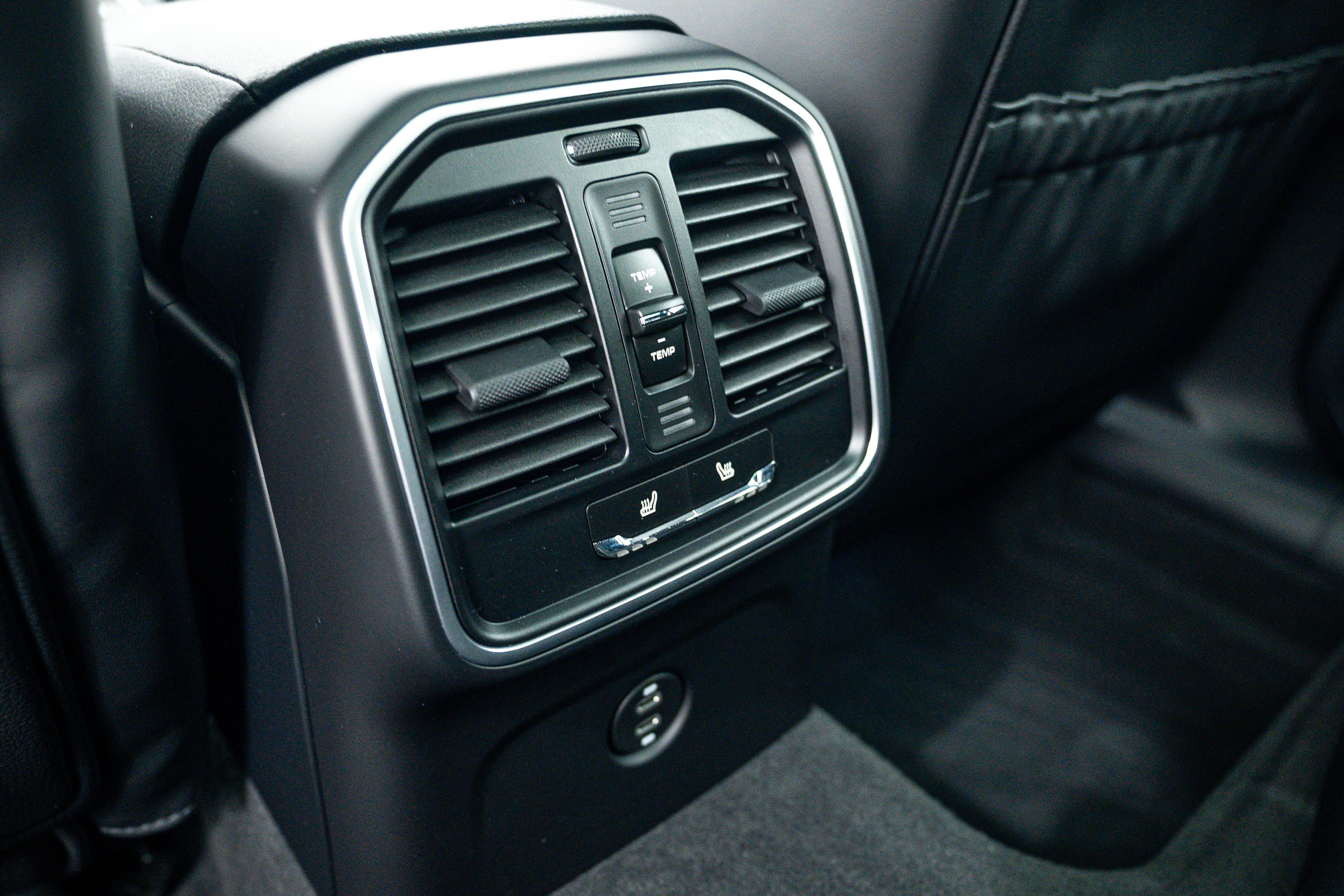 Certified 2026 Porsche Macan AWD/4WD image 22