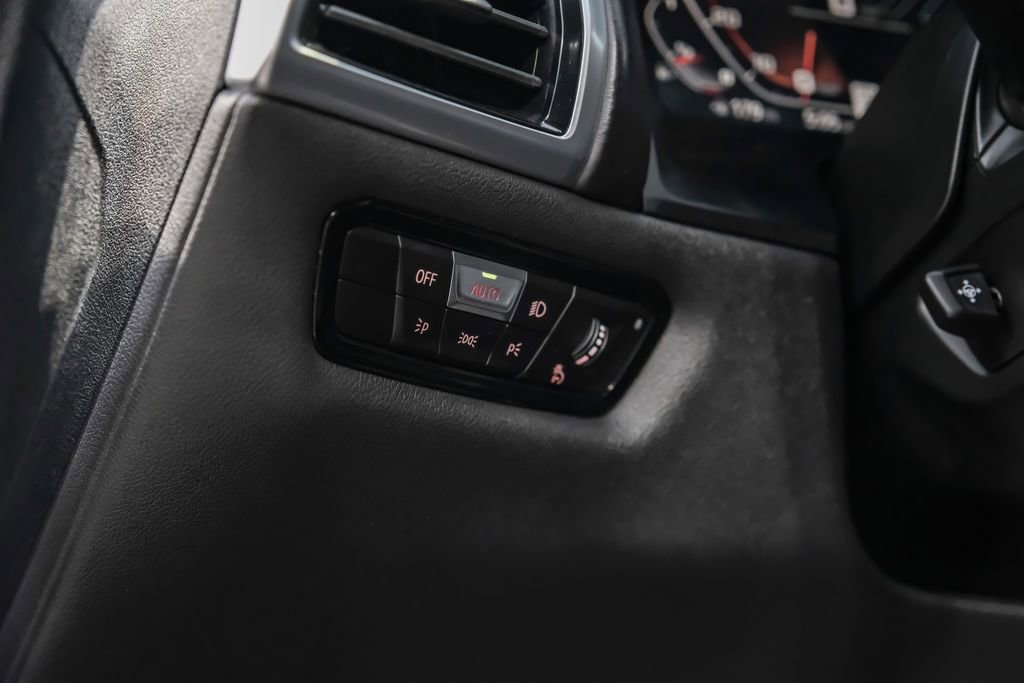 Used 2022 BMW M850i xDrive Coupe w/ Driving Assistance Package image 33