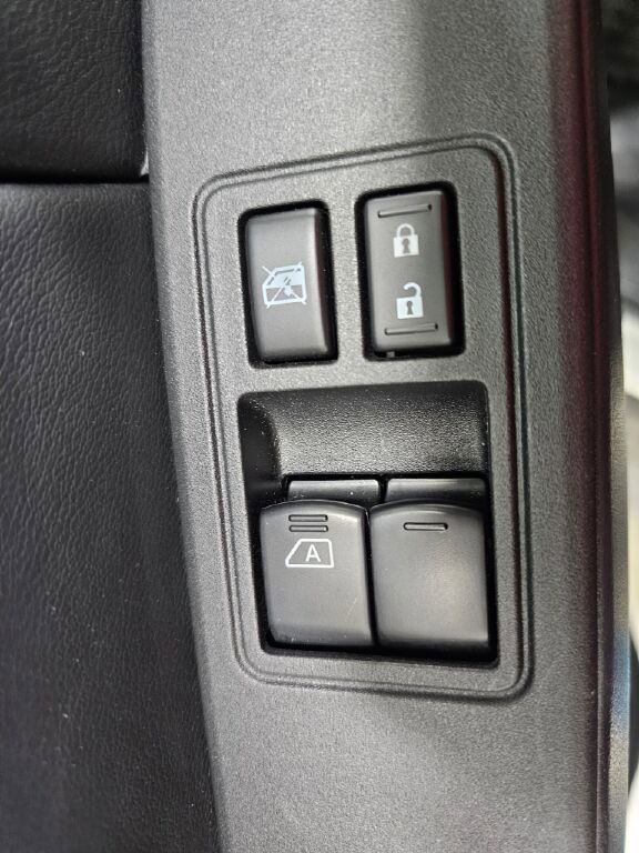 Used 2025 Nissan Frontier S image 28