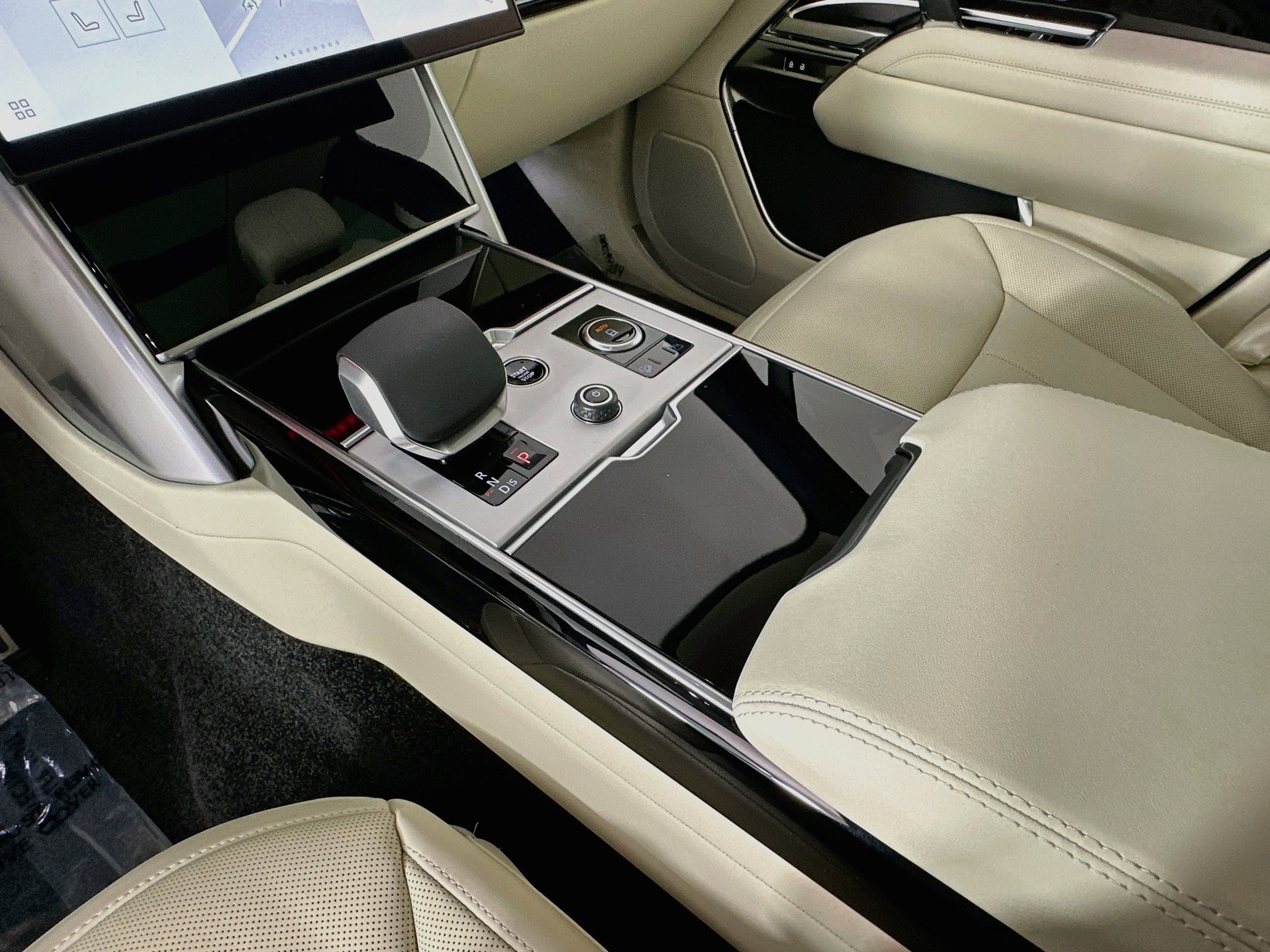 New 2027 Land Rover Range Rover SE AWD/4WD image 13
