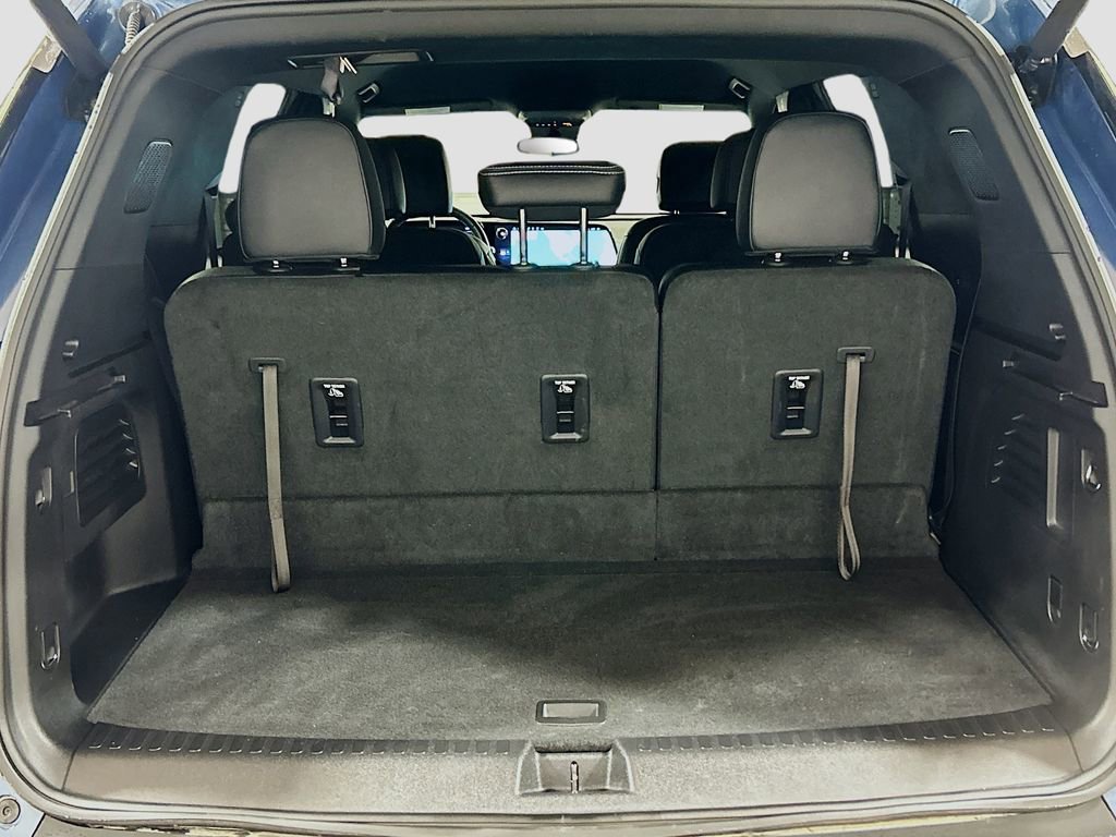 Used 2025 Chevrolet Traverse LT w/ Midnight/Sport Edition image 23