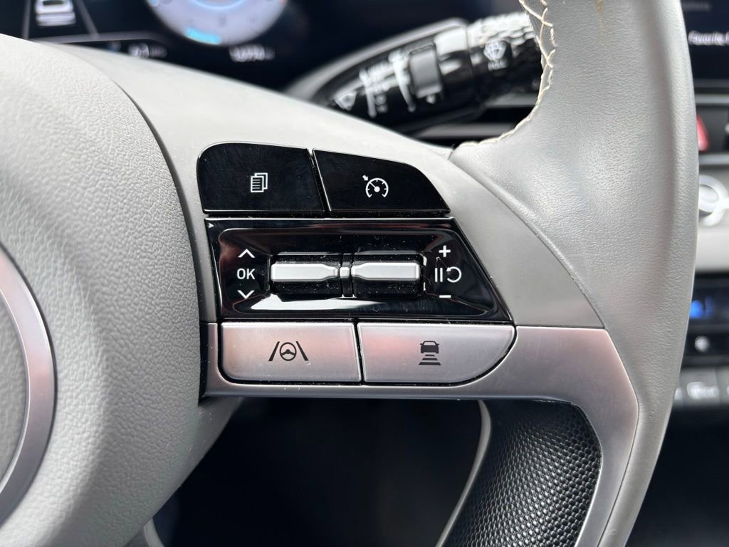 Used 2023 Hyundai Elantra SEL w/ Convenience Package FWD image 26