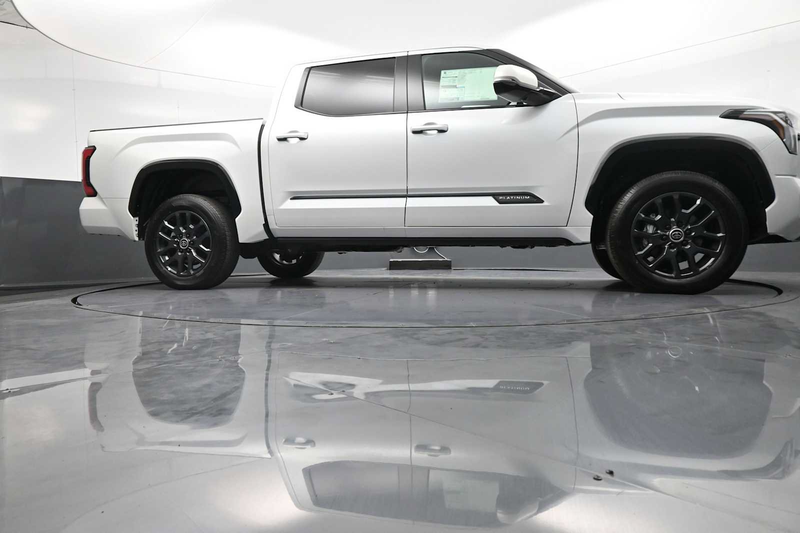 New 2024 Toyota Tundra Platinum AWD/4WD image 29