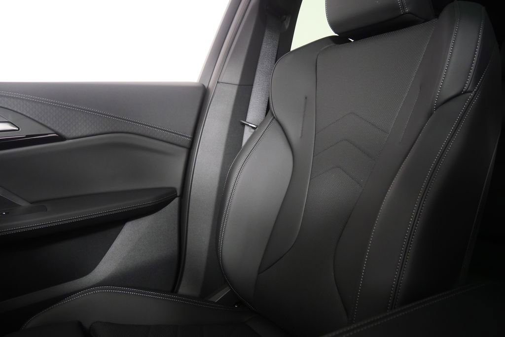 Certified 2025 BMW X2 xDrive28i image 23