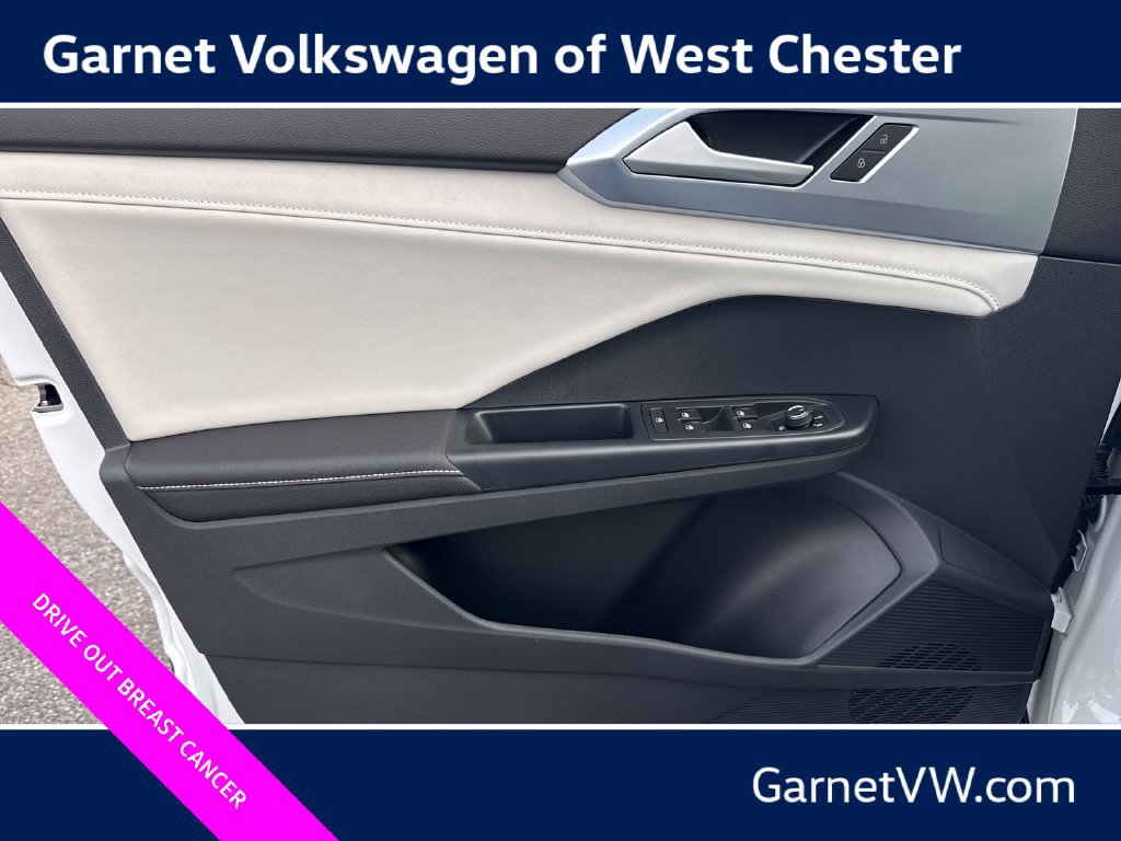New 2026 Volkswagen Taos SE FWD image 14