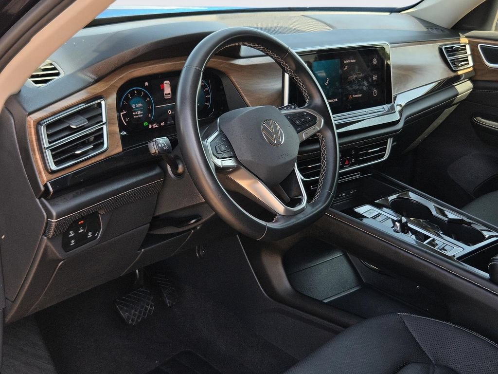 Used 2025 Volkswagen Atlas SE FWD image 30