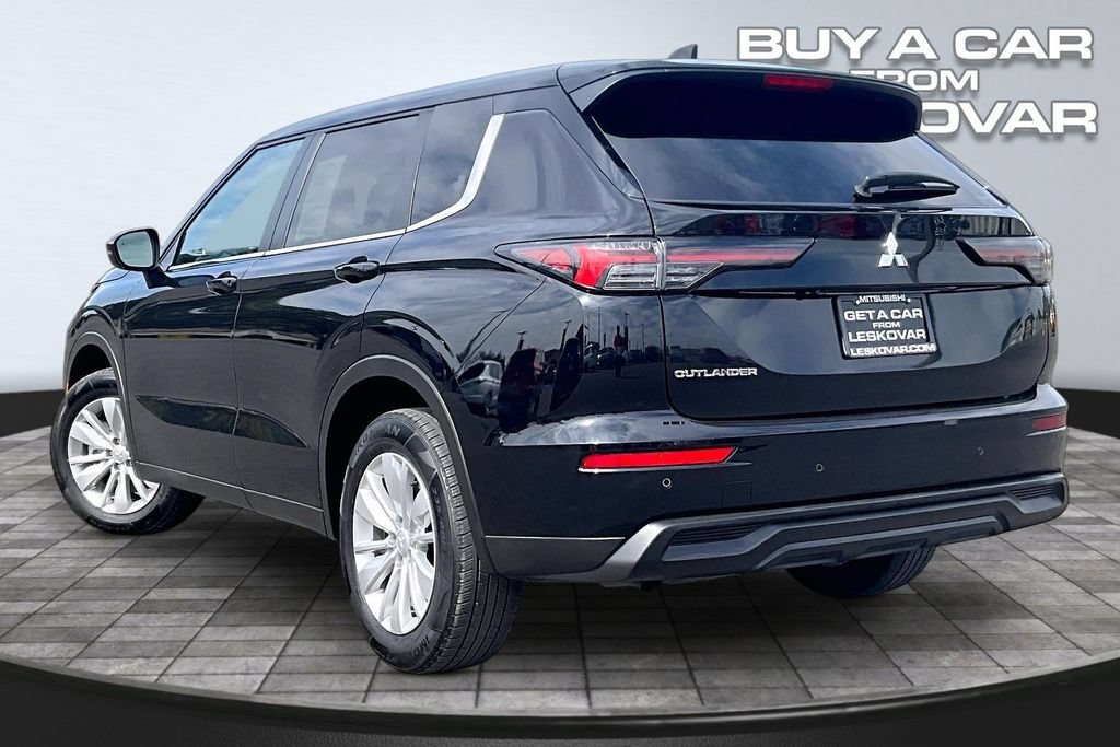 Used 2025 Mitsubishi Outlander ES AWD/4WD image 2