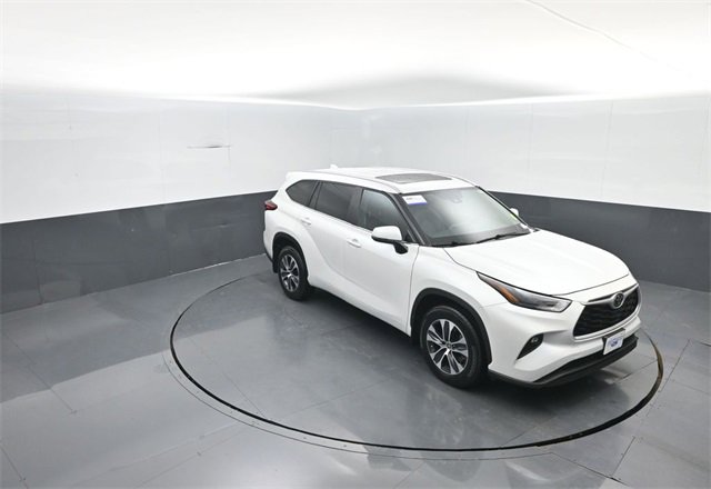 Used 2023 Toyota Highlander XLE image 19