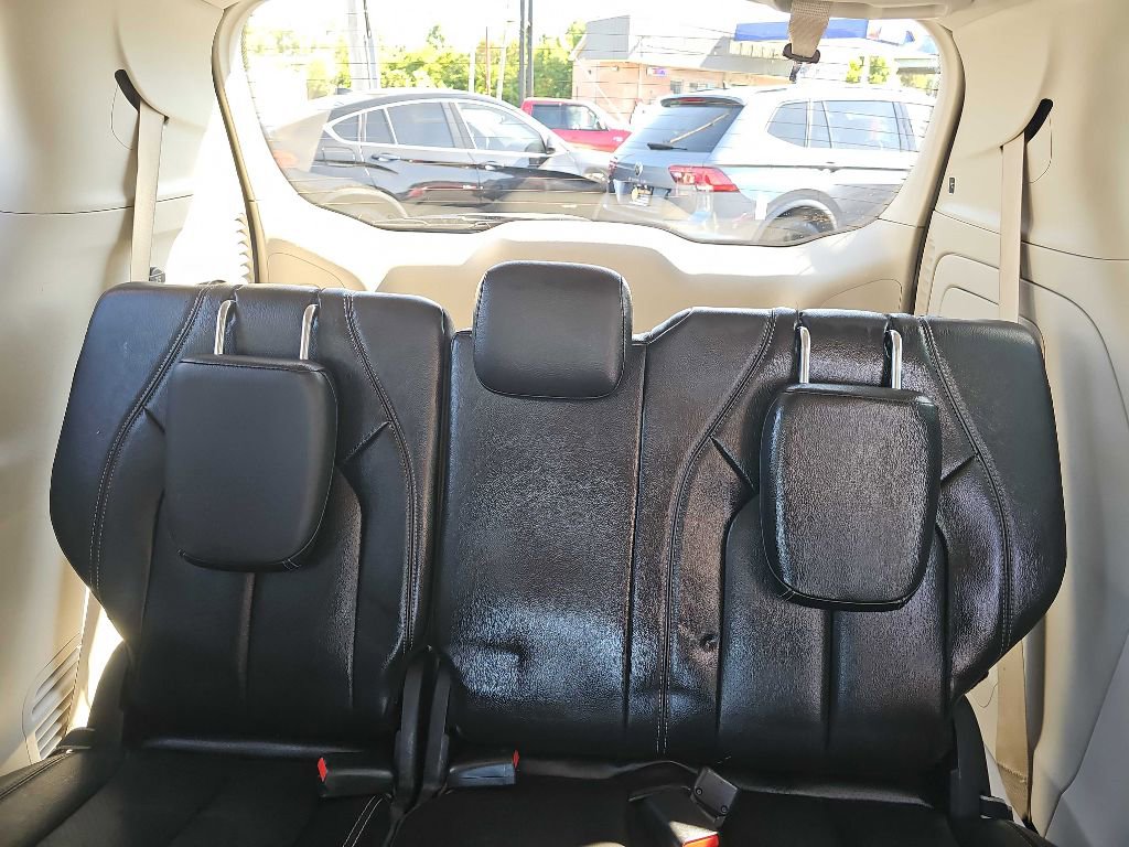 Used 2022 Chrysler Pacifica Touring-L w/ Uconnect Theater Family Group image 48