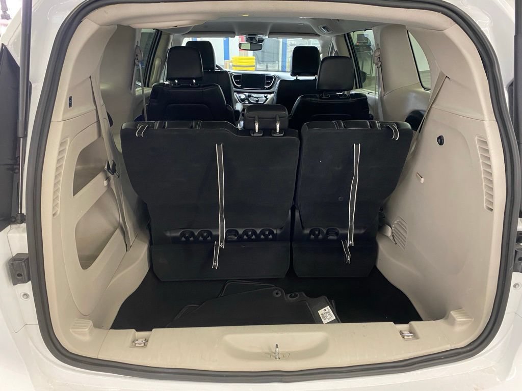 Used 2024 Chrysler Pacifica Touring-L FWD image 13