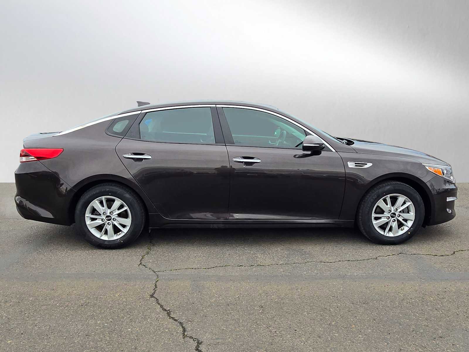 Used 2018 Kia Optima LX image 10