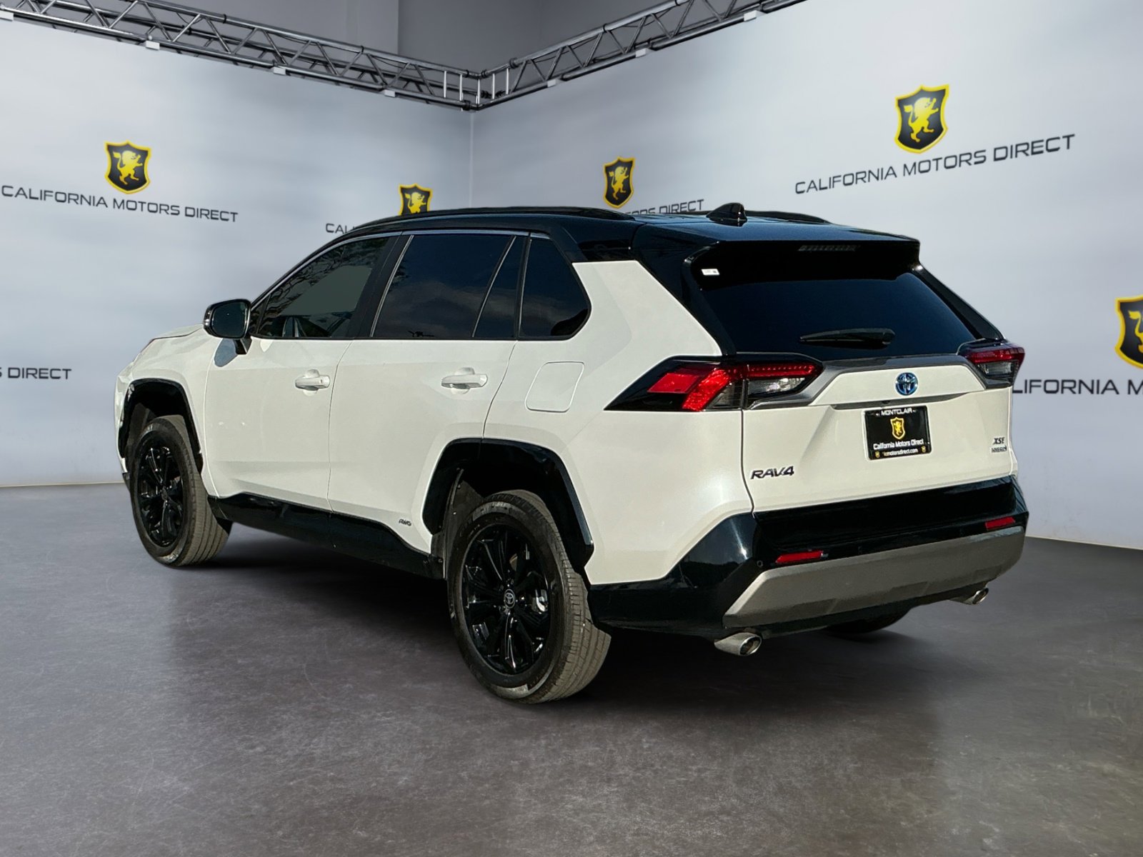 Used 2023 Toyota RAV4 XSE AWD/4WD image 3