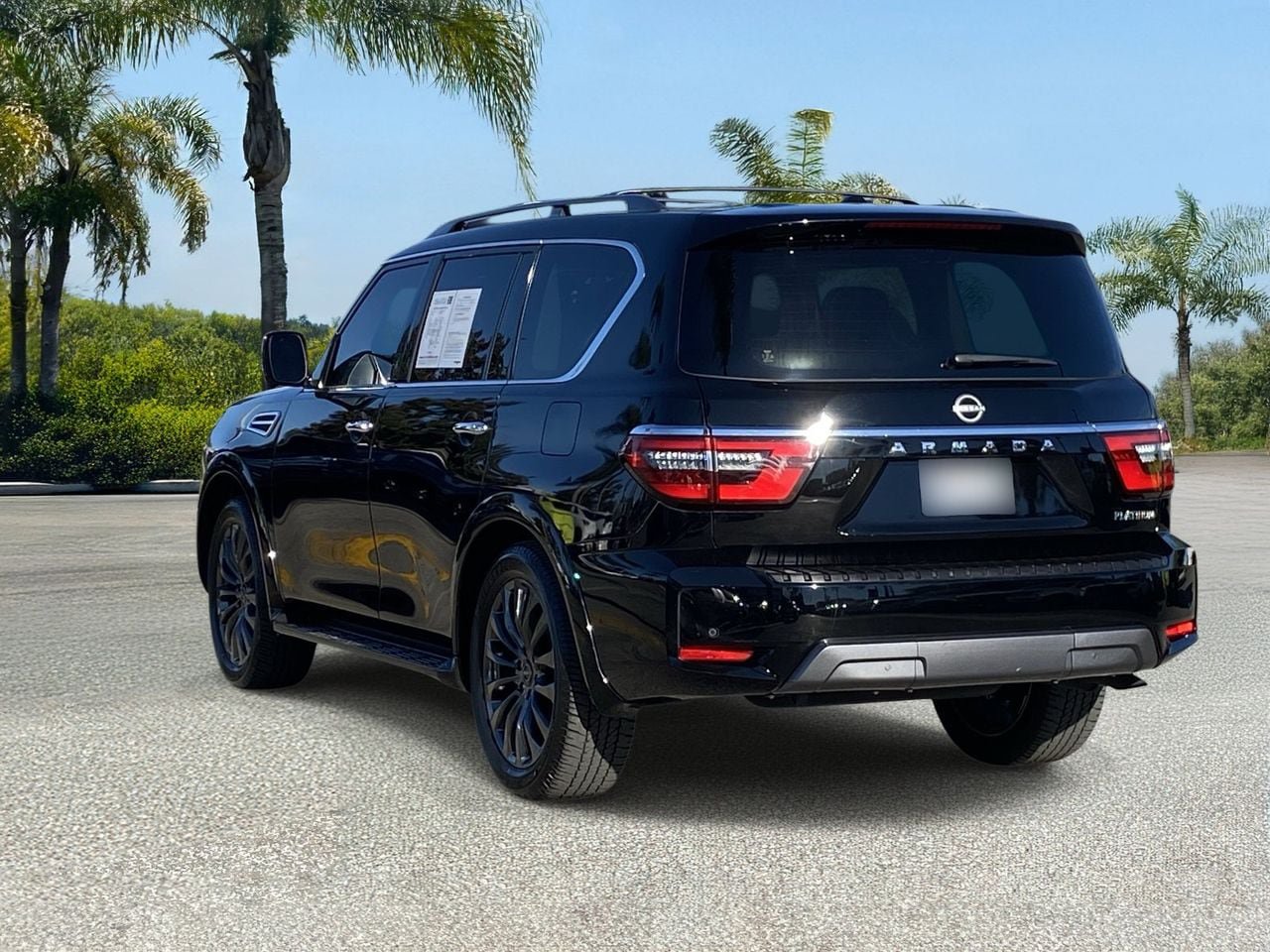 Used 2023 Nissan Armada Platinum w/ Captain's Chairs Package RWD image 3