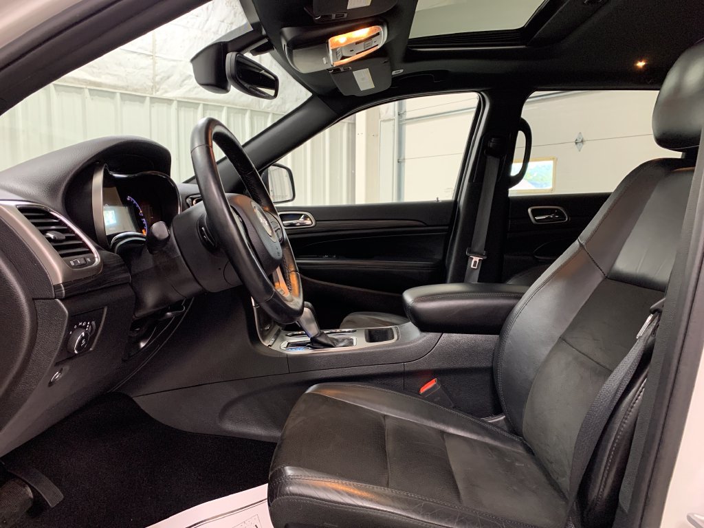 Used 2019 Jeep Grand Cherokee Altitude AWD/4WD image 4