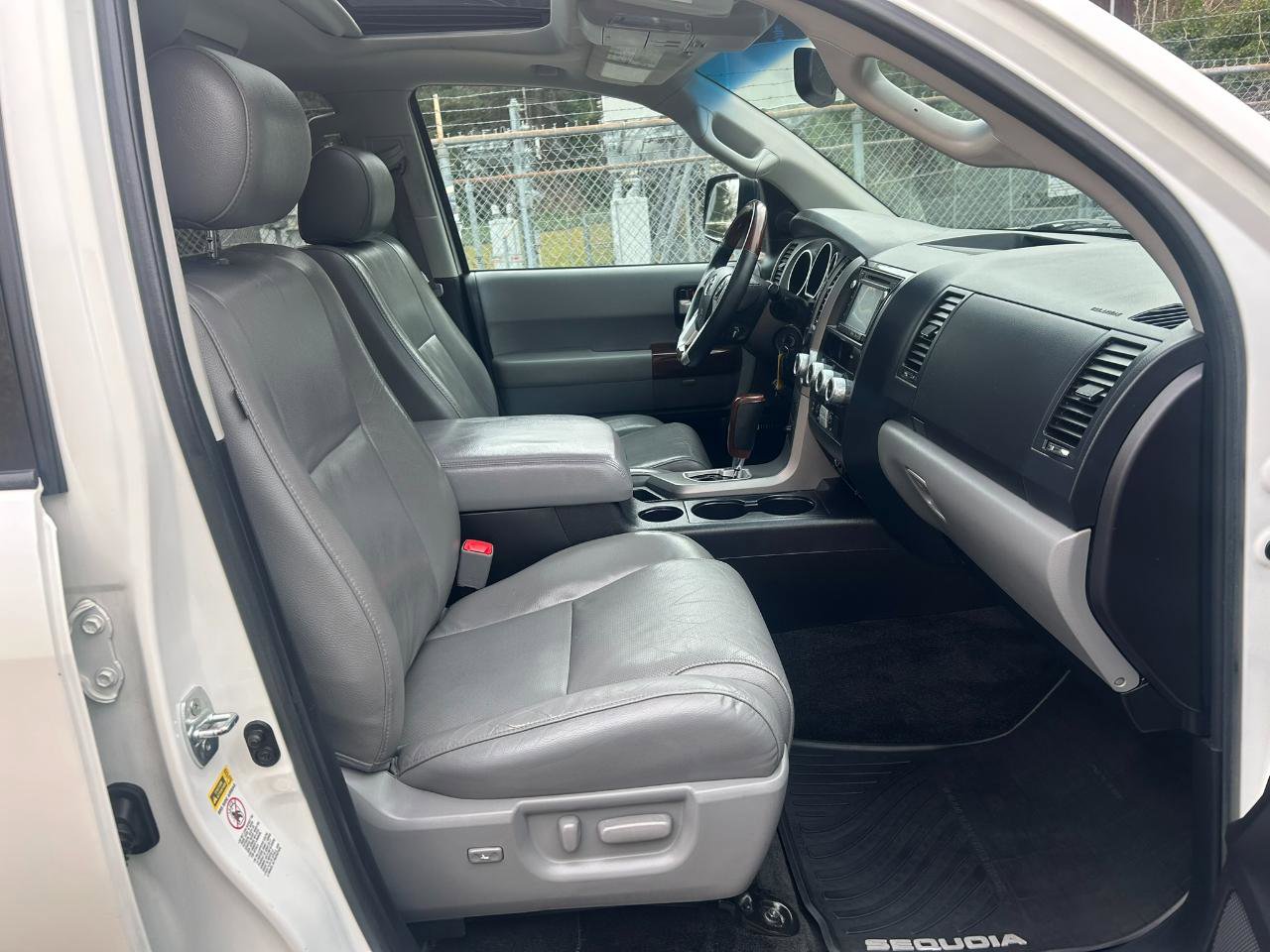 Used 2016 Toyota Sequoia Platinum AWD/4WD image 25