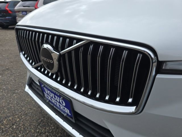 Certified 2023 Volvo XC60 B5 Ultimate w/ Climate Package image 4