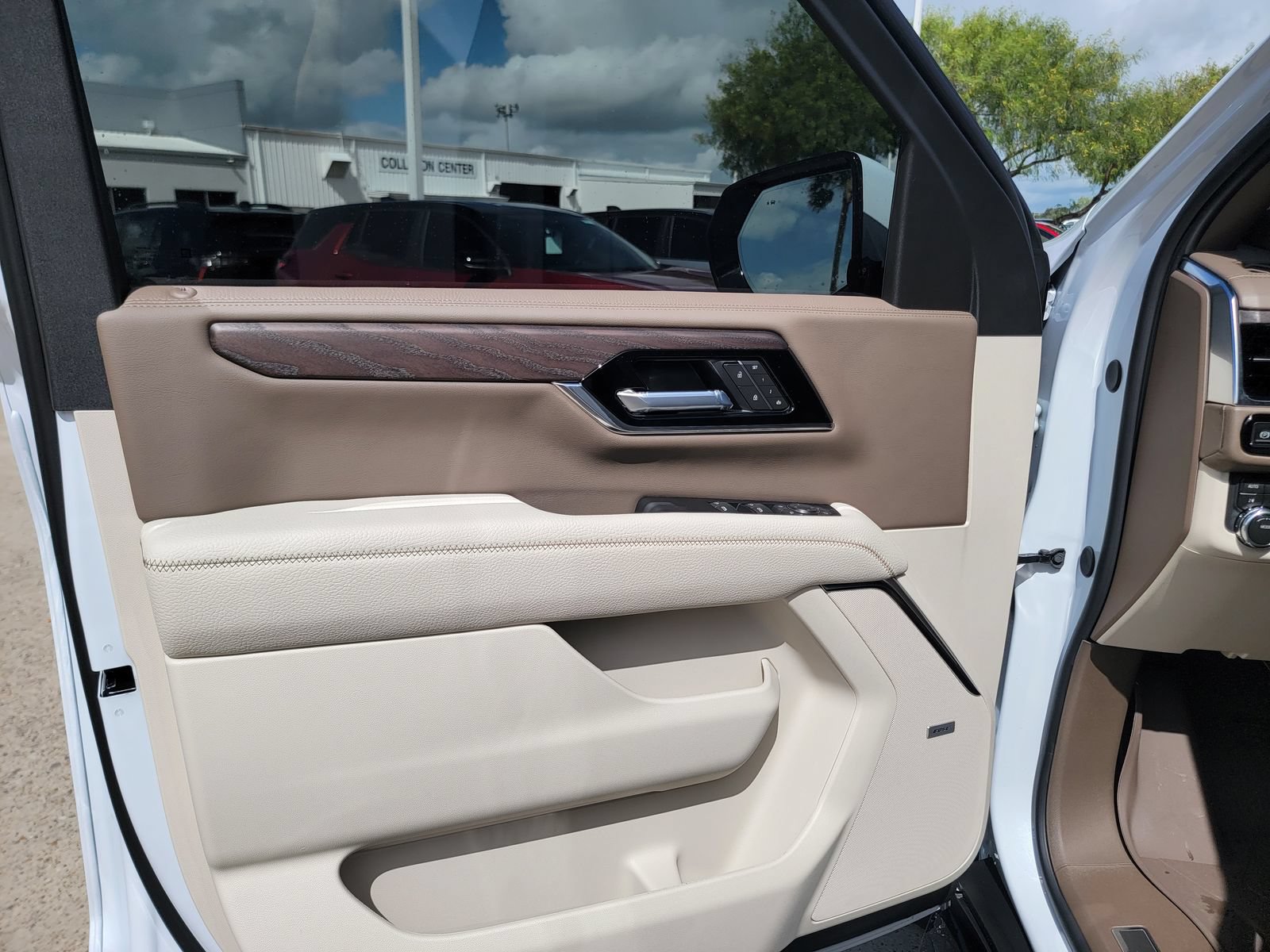 New 2026 GMC Yukon XL Denali w/ LPO, Floor Liner Package AWD/4WD image 18