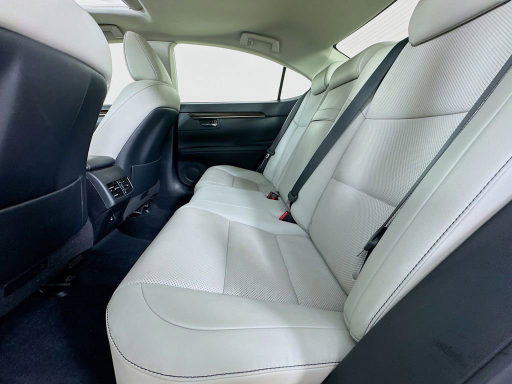 Used 2015 Lexus ES 350 w/ Premium Package image 32
