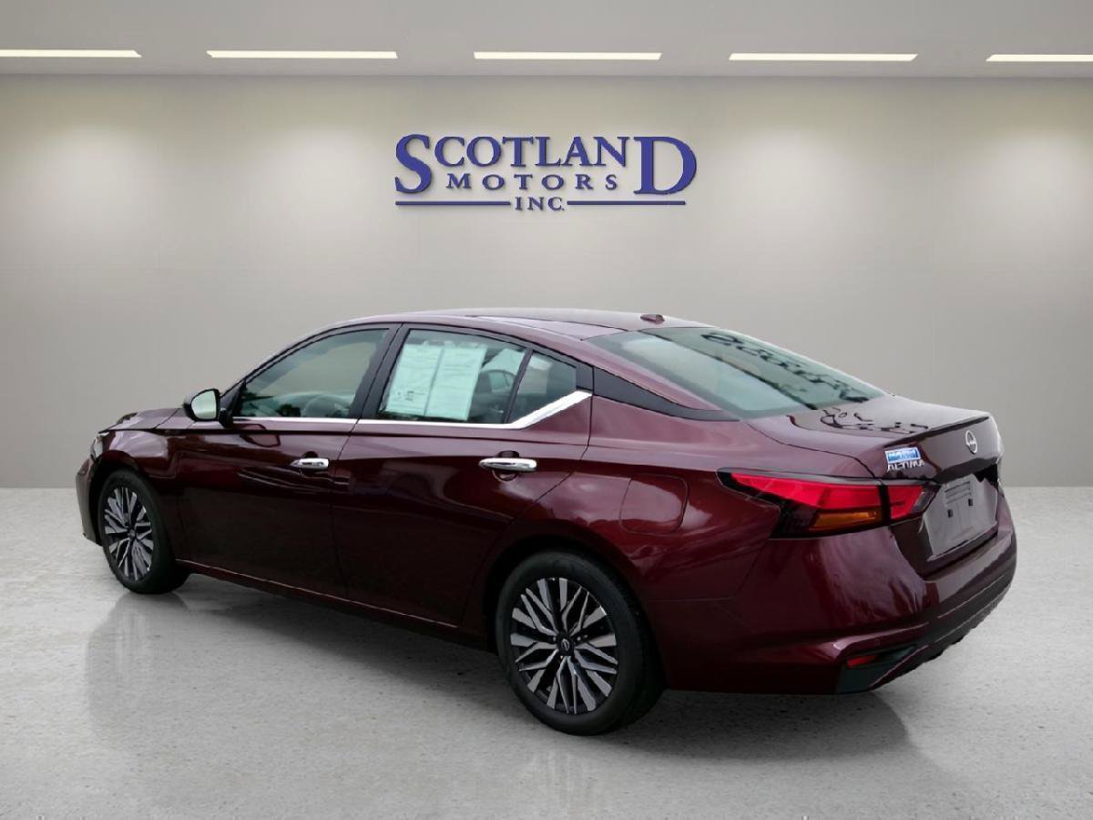 Used 2025 Nissan Altima 2.5 SV FWD image 8