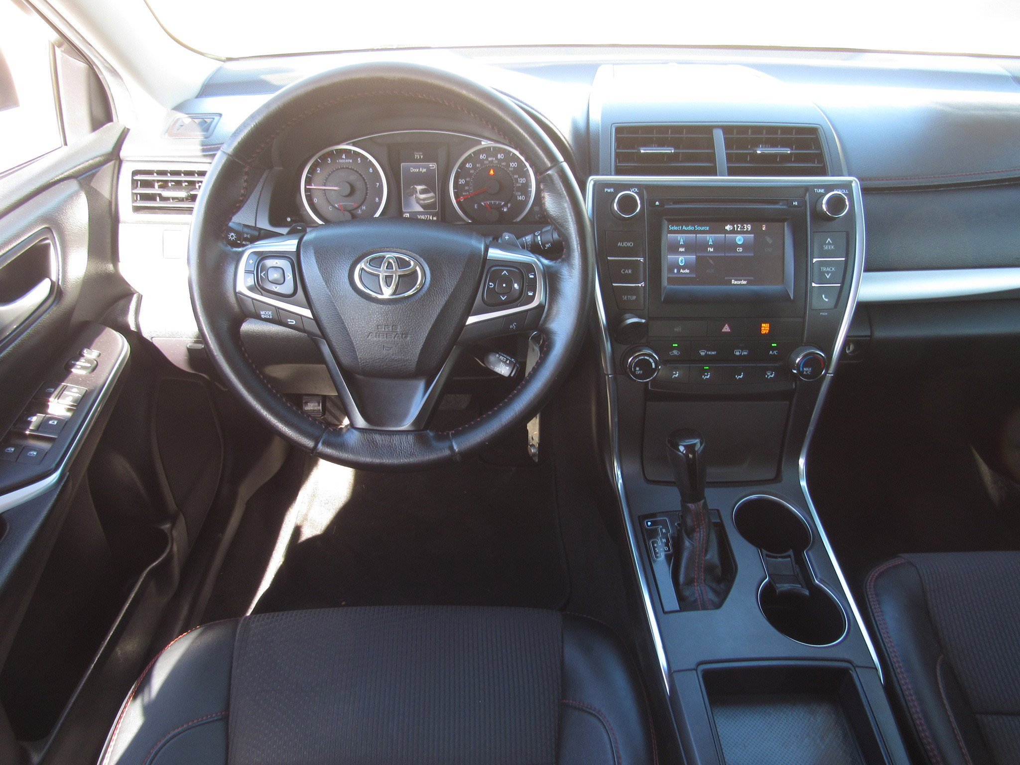 Used 2016 Toyota Camry image 15
