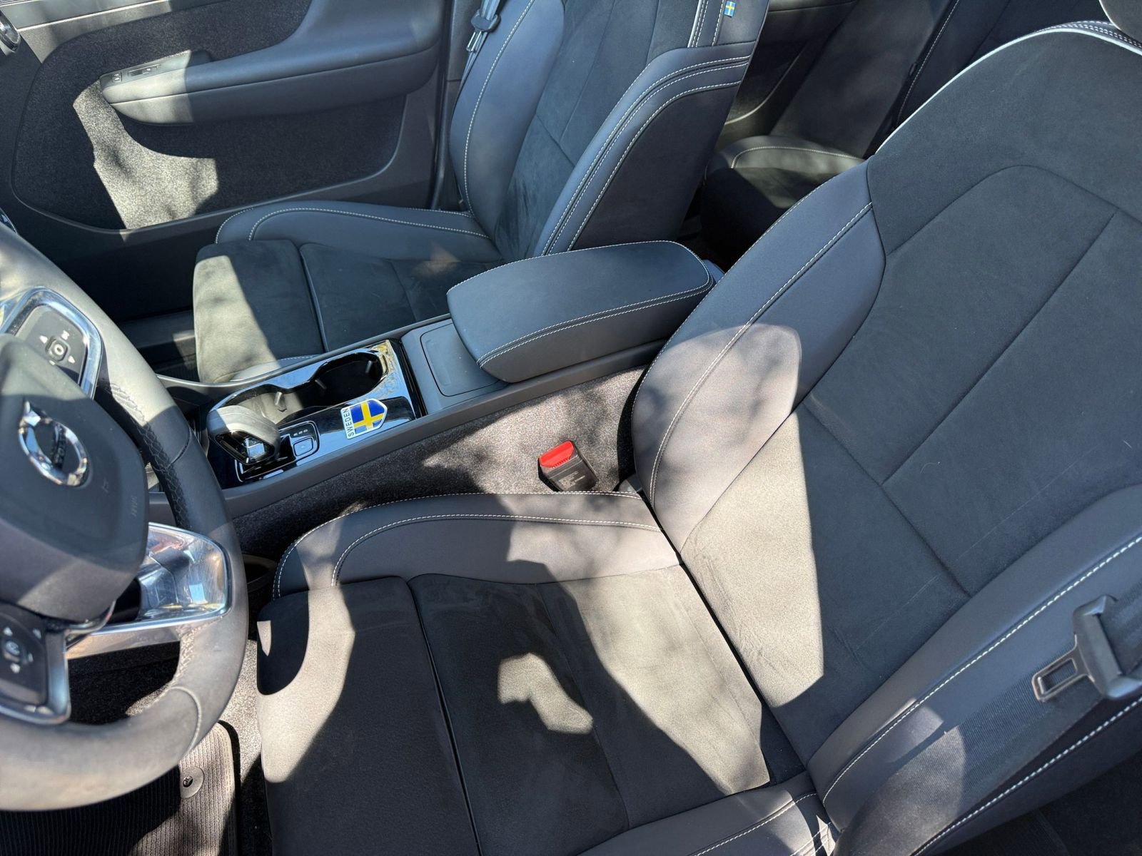 Used 2023 Volvo XC40 Recharge Plus image 43