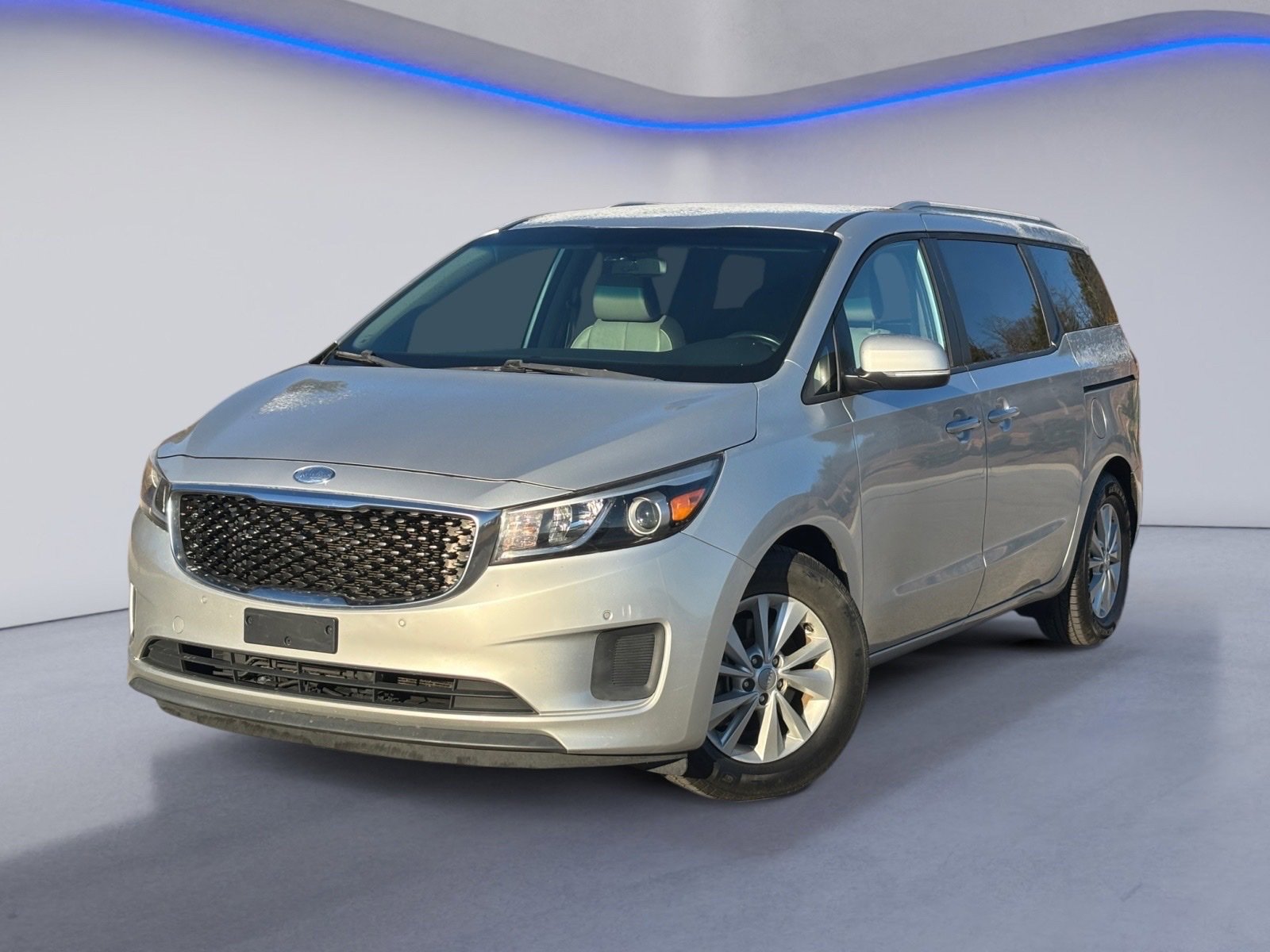 Used 2018 Kia Sedona LX w/ LX Essentials Premium Package image 2
