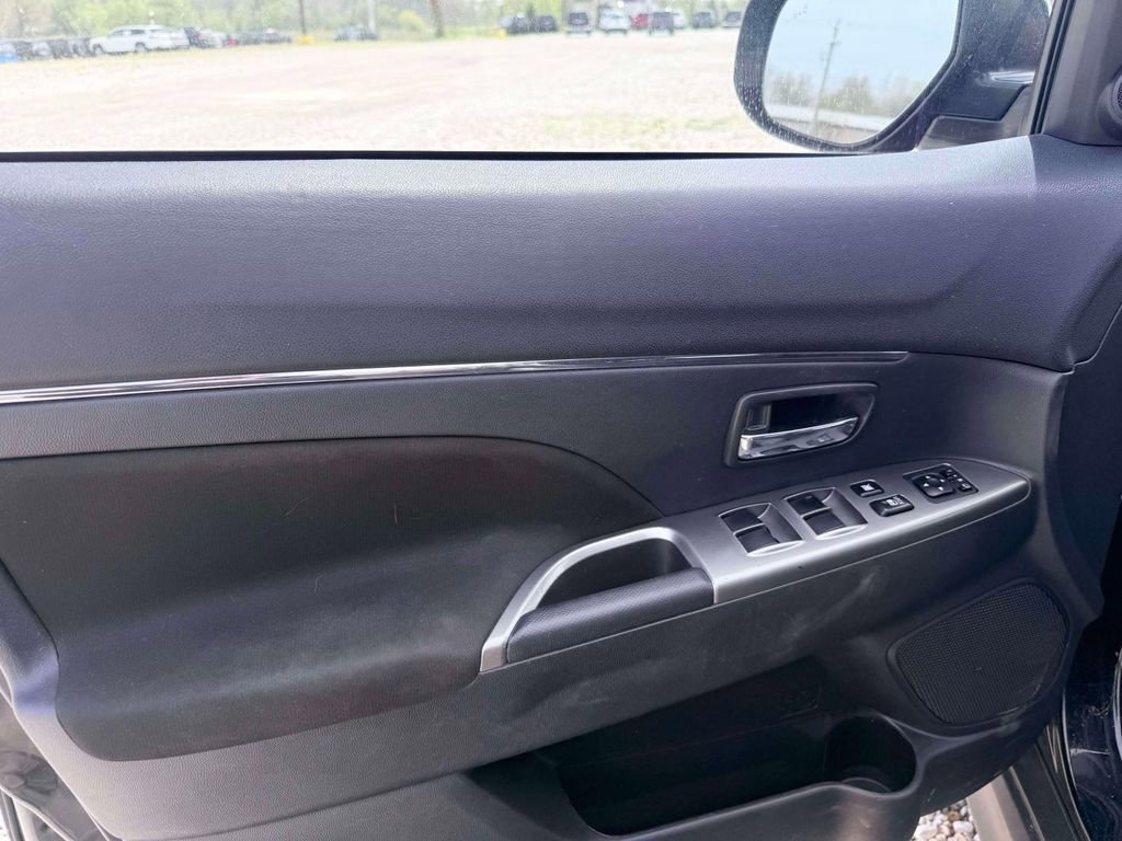Used 2020 Mitsubishi Outlander Sport SE FWD image 13