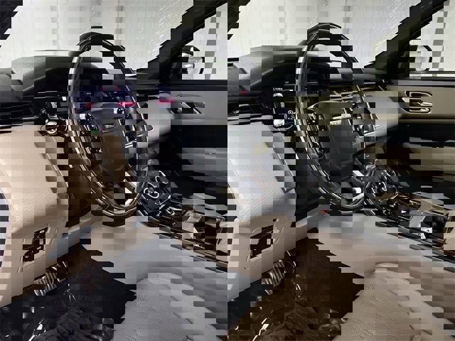 Used 2020 Land Rover Range Rover Velar R-Dynamic S image 10