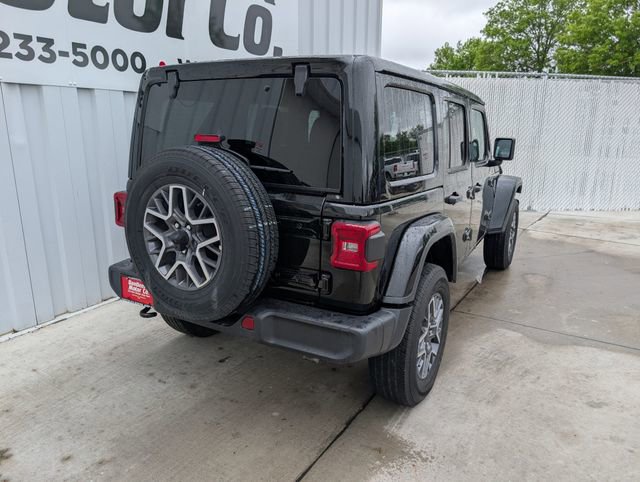 Used 2025 Jeep Wrangler Unlimited Sahara AWD/4WD image 24