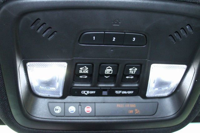 Used 2023 Chevrolet Traverse RS image 29