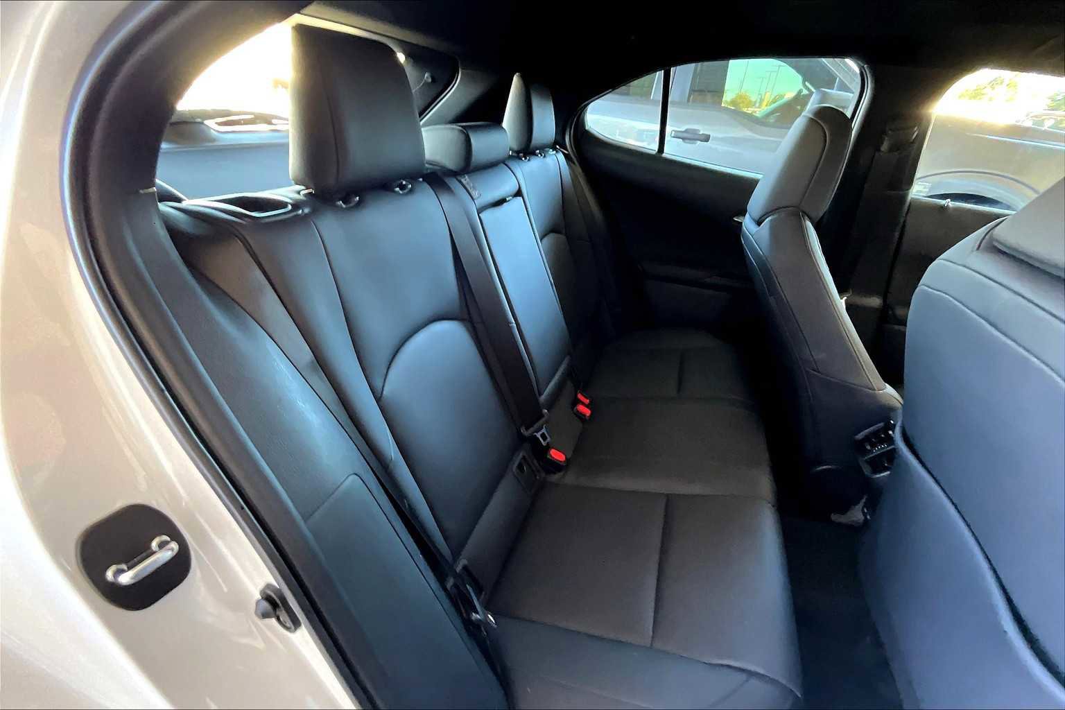 Used 2022 Lexus UX 200 w/ Premium Package image 19